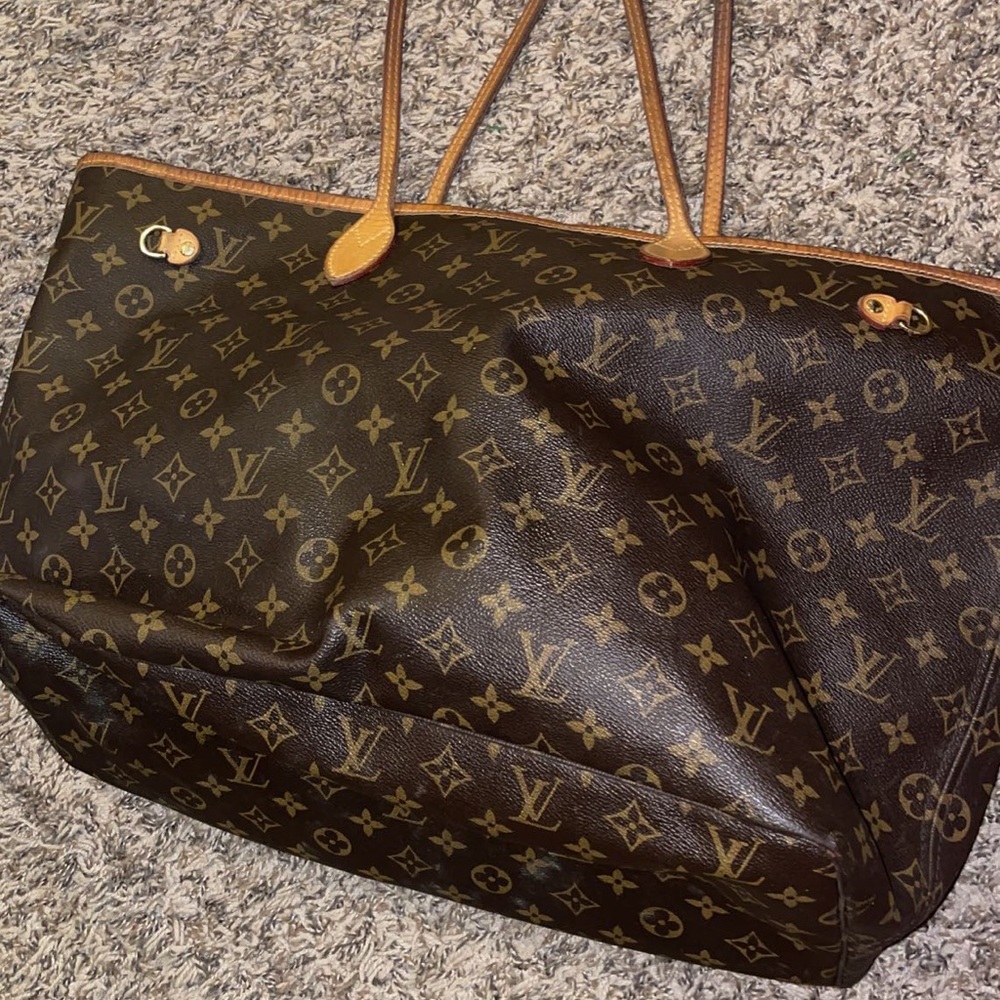 Nice Louis Vuitton purse